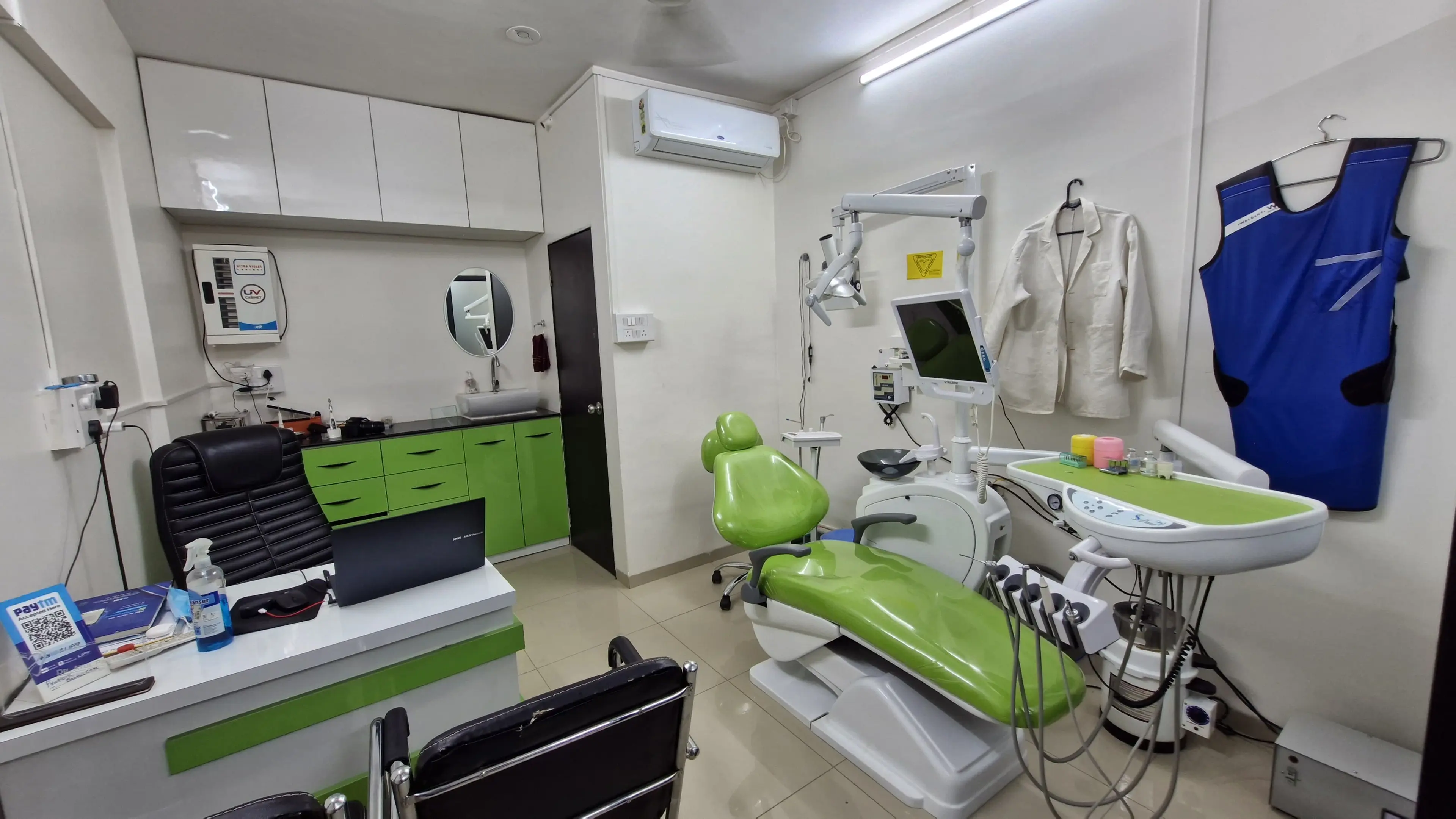 Treatment Room Interior - Modern treatment space that reflects the clinic’s focus on hygiene, comfort, and organized care.